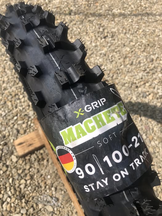 X-Grip Extreme Enduro Full Setup — Machete 90/100-21 Front & King Kong 140/80-18 Rear.