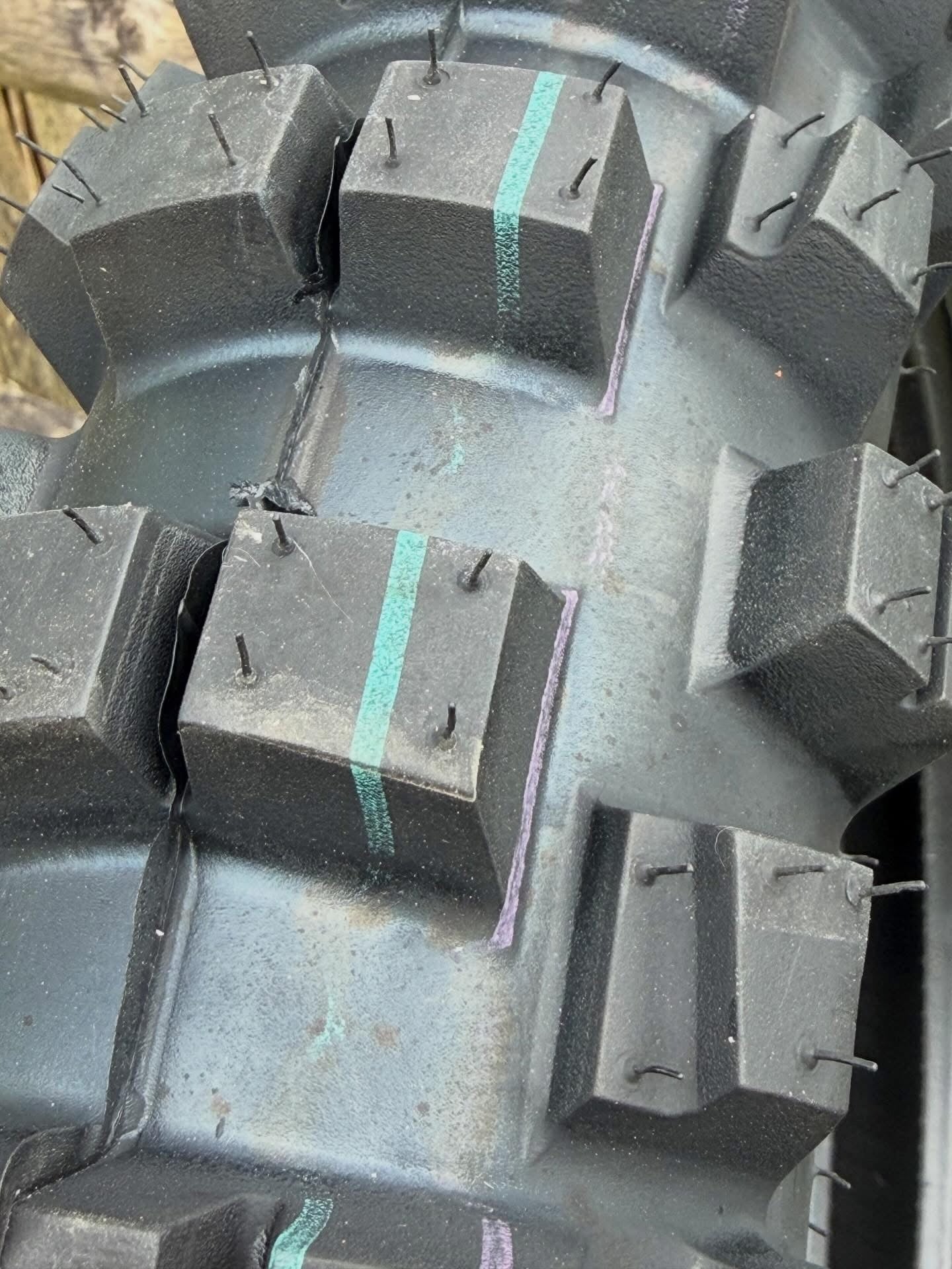Shinko R525 120/100-18 Cheater Hybrid Tyre